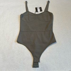 NWT Olive body suit corset style top women’s size m Leslie Collection